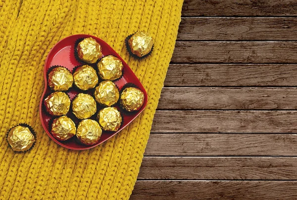 Corazón Caja Dulces Chocolate Premium Dorado Por Encima Bufanda Color — Foto de Stock