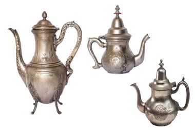 beyaz arka plan üzerinde izole Arap antika eski gümüş çaydanlık üç farklı model