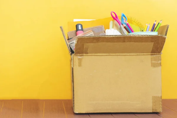  Bağış için okul araçları ya da okul konseptine dönüş