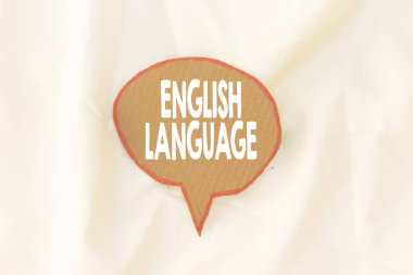 İngilizce konsepti öğreniyorum. İngilizce metin ile karton kart konuşma balonu