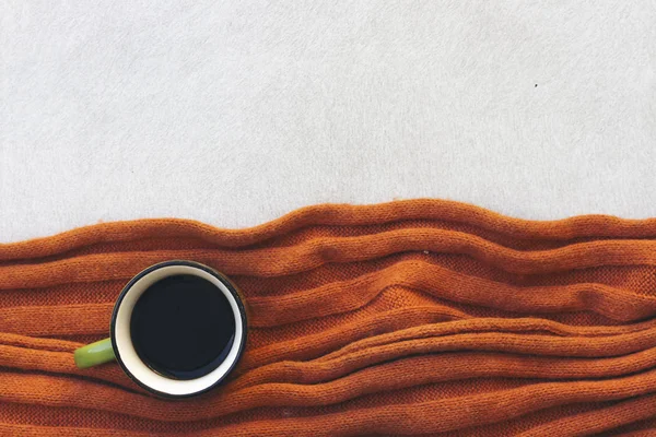 咖啡杯上面羊毛围巾 你好冬天的概念 — 图库照片