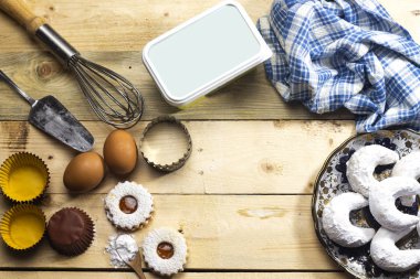 Oryantal Cezayirli tatlı kurabiye (kaab el Ghazal) ceylan boynuzları adı ve kayısı reçel ile kurabiye tercüme