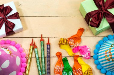 Doğum günü partisi ögeleri düz katman. Üst görünüm