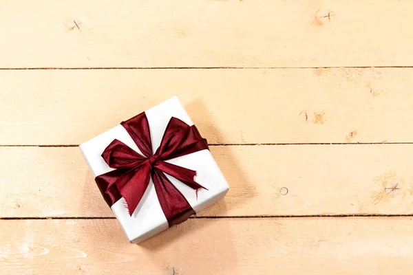 Рождественская Коробка Подарков Деревянном Фоне — стоковое фото