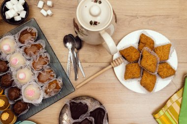 Arap tatlıları geçmişi. Cezayir tatlı yemeği, hamur işi. Kurban Bayramı geleneği.