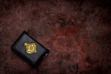 Kuran-ı Kerim 'in Arapça anlamı olan Kuran-ı Kerim, İslami arkaplan