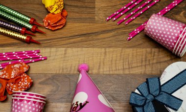 Tahta masada doğum günü partisi konsepti