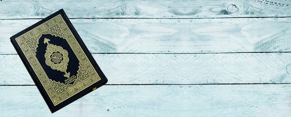 Koran tabel Stockfoto's, Rechtenvrije Koran tabel afbeeldingen