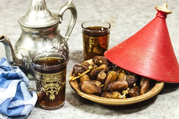 Thé Menthe Marocain Traditionnel Avec Théière Argent Boisson Arabe Dates — Photo