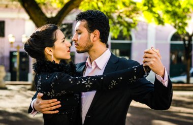 Buenos Aires, Arjantin - 11 Temmuz 2016: Plaza Serrano'da tango dansçıları