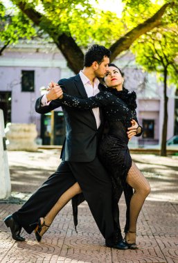 Buenos Aires, Arjantin - 11 Temmuz 2016: Plaza Serrano'da tango dansçıları