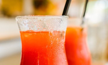Lezzetli Campari portakal kokteylinin yakın çekim 