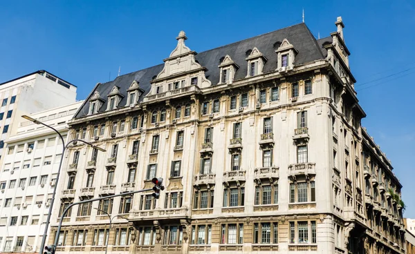 Bâtiment d'architecture Art nouveau par une journée ensoleillée à Buenos Aires, Argentine — Photo