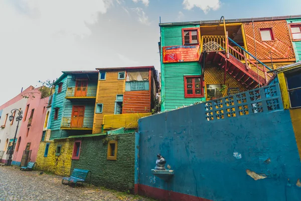 BUENOS AIRES, ARGENTINA - March 16, 2016: Colorful houses on Caminito street — Stock Photo, Image