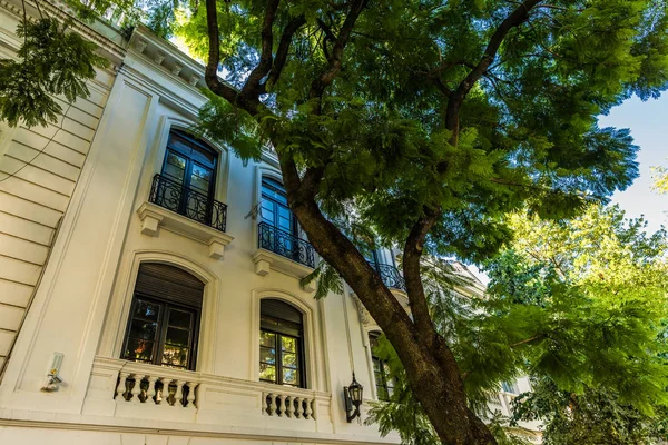 Buenos Aires, Argentina-17. března 2016: klasické domy v Palermu Chico — Stock fotografie