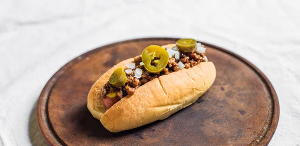 Estilo tradicional texas hot dog sobre fondo blanco — Foto de Stock