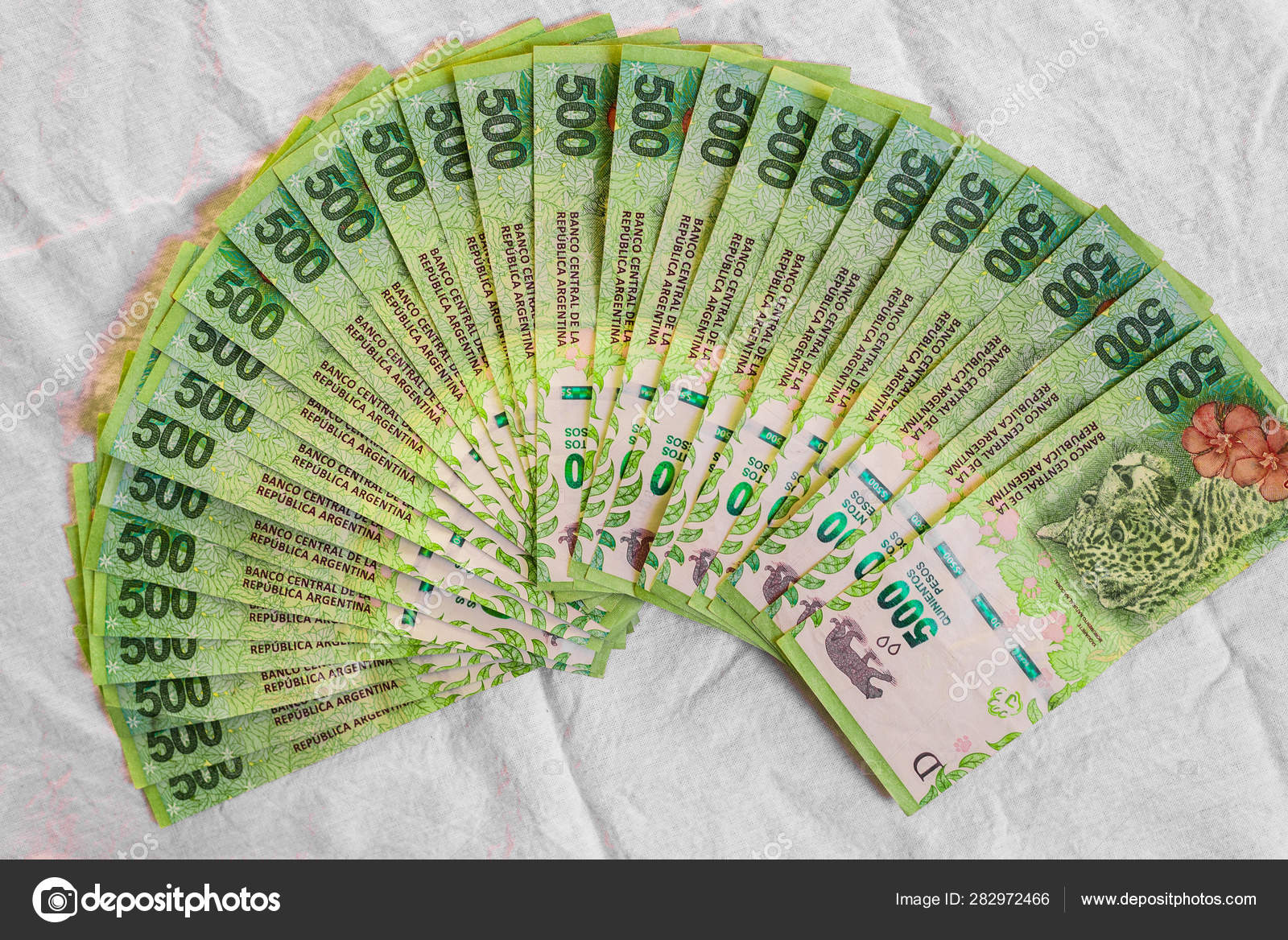 Close-up de dinheiro argentino, 500 pesos contas fotos, imagens de ©  mejikyc #282972466
