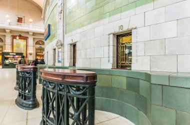 Buenos Aires, Arjantin - 22 Haziran 2017: Yenilenmiş Retiro tren istasyonu