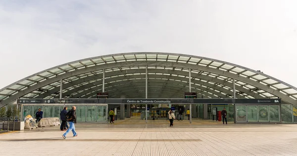 Buenos Aires, Argentina - 22 de junio de 2017: Nueva terminal en la estación Constitucion — Foto de Stock