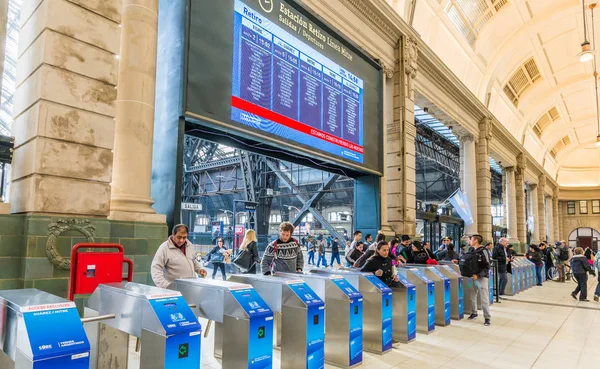 Buenos Aires, Argentina - 22 de junio de 2017: Estación de tren de Retiro recientemente renovada — Foto de Stock