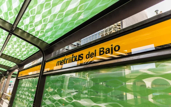 Buenos Aires, Argentina - 22 de junio de 2017: Nueva línea BRT de Metrobus del Bajo — Foto de Stock