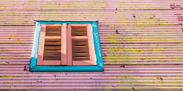 Streszczenie tła z kolorowymi starymi oknami. — Zdjęcie stockowe