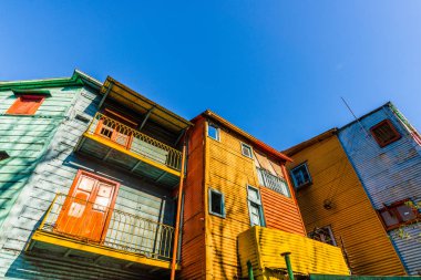 La Boca semtinde Caminito geleneksel renkli evler, Buenos Aires.