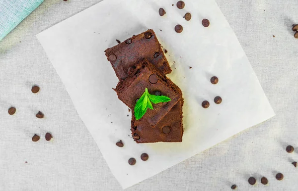 Dark chocolate and cocoa brownie fudge cakes dessert on white background — Stock Photo, Image