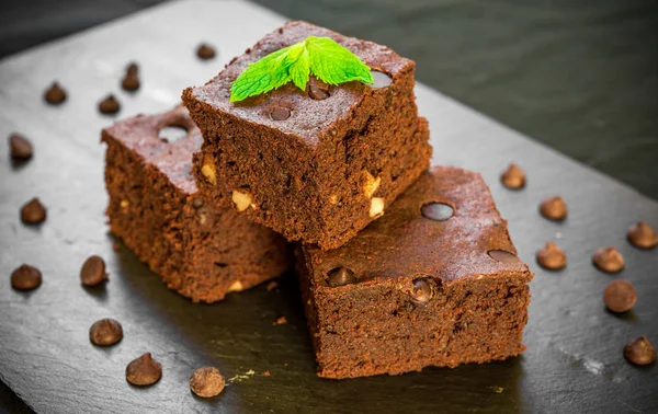 Dark chocolate and cocoa brownie fudge cakes dessert on black background, — Stock Photo, Image