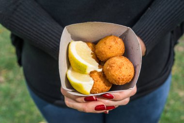 Somon kroket kekinin yakın plan fotoğrafını çek..