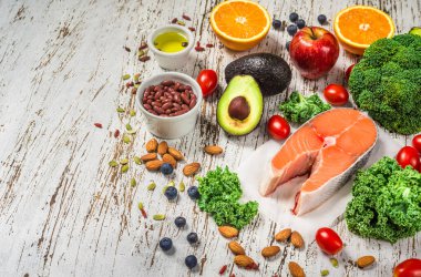 Taze meyve, sebze, somon, fasulye ve fındık..