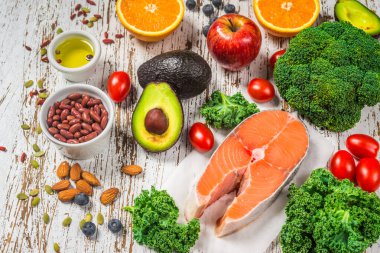 Taze meyve, sebze, somon, fasulye ve fındık..