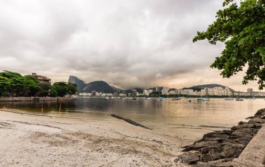 Praia da Urca plajı, gün batımında Urca mahallesinde gün batımında..