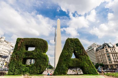 Buenos Aires, Arjantin - 9 Şubat 2018: Obelisk Meydanı 'nın geniş açı fotoğrafı