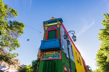 Buenos Aires, Arjantin - 3 Şubat 2018: Caminito caddesindeki renkli ev