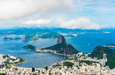 Rio de Janeiro 'daki Botafogo ve Pao de Acucar' ın panoramik manzarası.