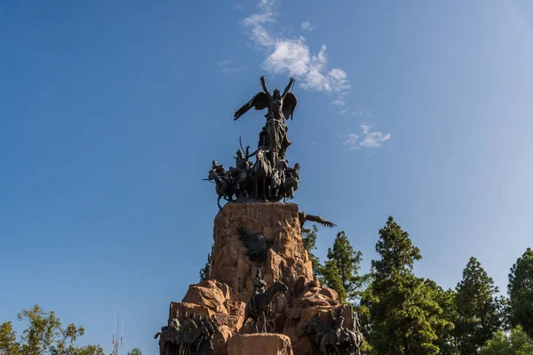 Пам'ятник генералу Сан-Мартіну в Серро-де-ла-Глорія в місті Мендоса.. Ліцензійні Стокові Зображення