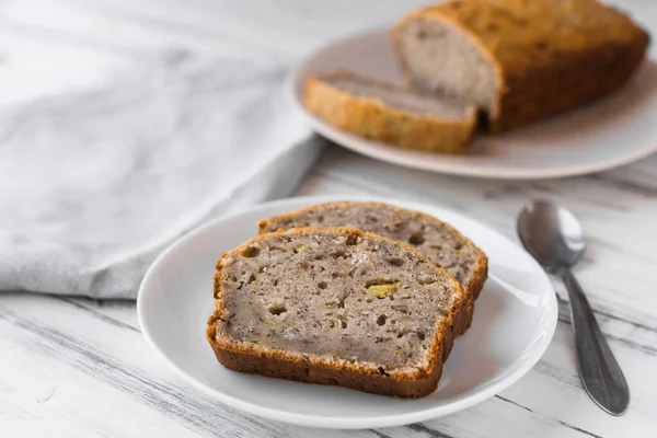 Gâteau Pain Banane Végétalien Sur Fond Bois Blanc — Photo