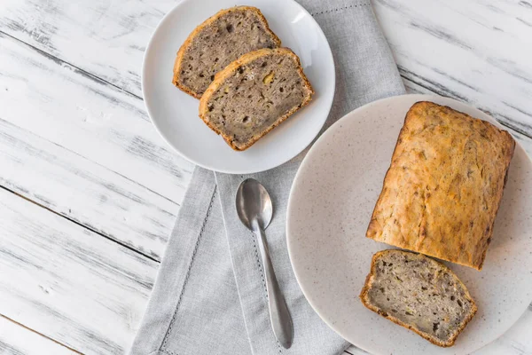 Gâteau Pain Banane Végétalien Sur Fond Bois Blanc — Photo