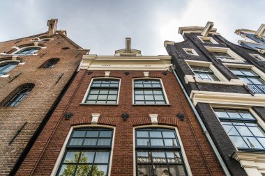 Hollanda 'nın geleneksel mimari evleri Amsterdam, Hollanda' da