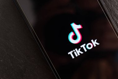 Buenos Aires, Arjantin - 10 Ağustos 2020: TikTok video paylaşım ağının logosu