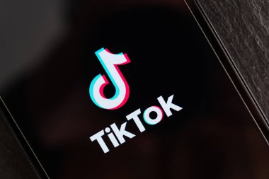Buenos Aires, Arjantin - 10 Ağustos 2020: TikTok video paylaşım ağının logosu
