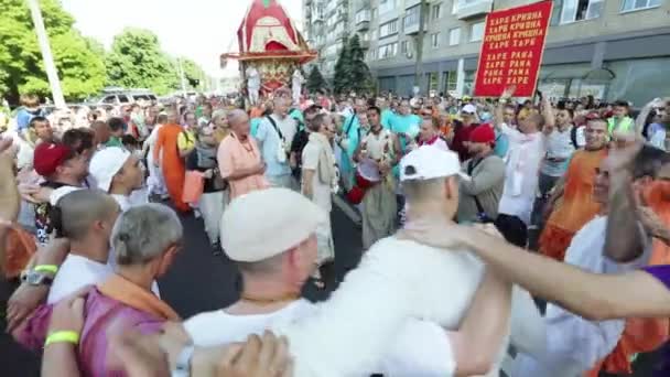 Ratha Yatra en la ciudad de Dnepr — Vídeo de stock