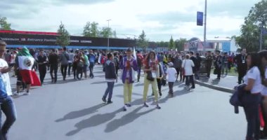 Fanlar futbol maçtan önce