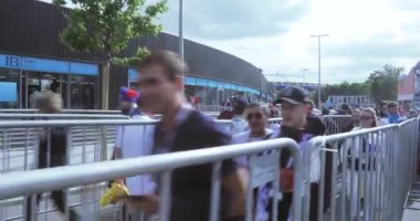 Fanlar futbol maçtan önce