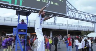 Fanlar futbol maçtan önce
