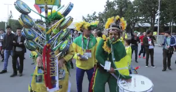 サッカーの試合前にファン — ストック動画