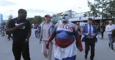 Fanlar futbol maçtan önce