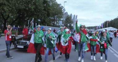 Fanlar futbol maçtan önce