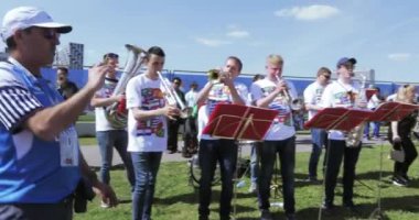 Maçtan önce müzisyenler